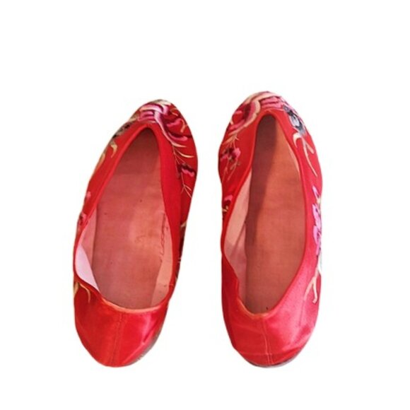 1960s Vintage Red Satin With Embroidered Flowers Chinese Slippers Shoes Flats - Picture 4 of 8